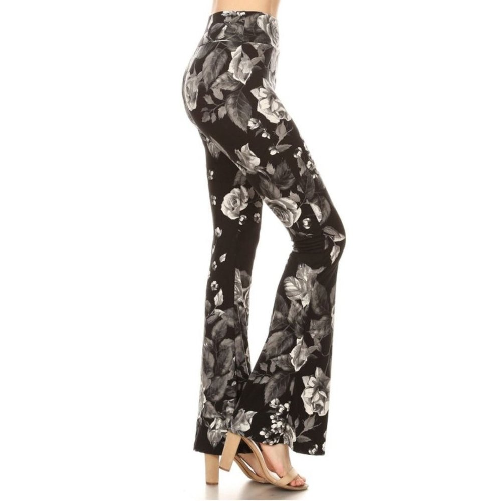 Buttery Soft Black/White Floral Leggings - Picture 2 of 4